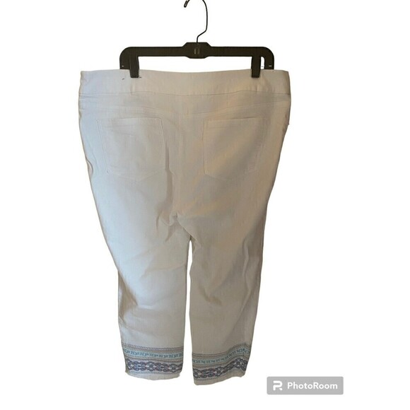 Chico's 3 Pull On Jegging Ankle Jeans White Denim Stretch Embroidered MSRP $129 - Picture 2 of 4